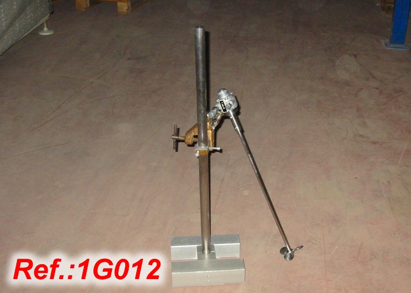 PNEUMATIC PROPELLER AGITATOR WITH SUPPORTING STRUCTURE