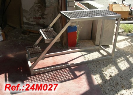 STAINLESS STEEL TWO STEP STAIR WITHOUT BANISTERS
