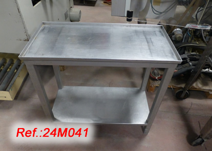 STAINLESS STEEL TABLE WITH ONE SHELF