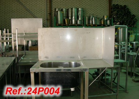 UNIT WITH STAINLESS STEEL SINK AND DIVIDING WALL