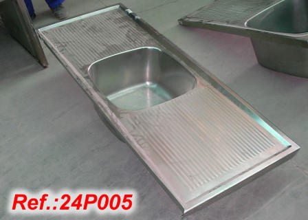 STAINLESS STEEL SINK WITH TWO DRAINING AREAS