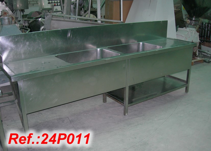TABLE UNIT WITH TWO STAINLESS STEEL SINKS