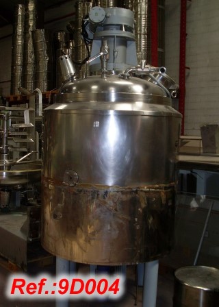 700 LITRE APPROX. VERTICAL TANK WITH WATER STEAM JACKET