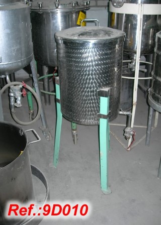 60 LITRE APPROX. VERTICAL TANK WITH OUTLET