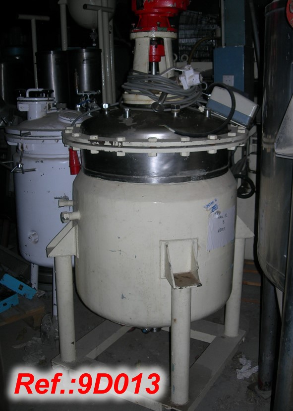 200 LITRE APPROX. VERTICAL TANK WITH AGITATOR