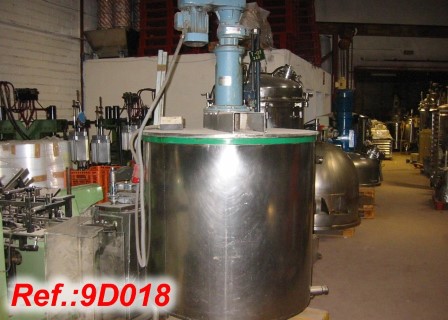 1000 LITRE APPROX. VERTICAL TANK WITH AGITATOR