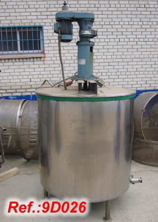MIXFEL 1000 LITRE APPROX. VERTICAL TANK WITH AGITATOR