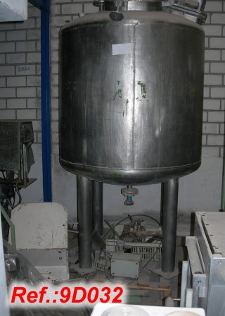 1100 LITRE APPROX. STAINLESS STEEL VERTICAL TANK