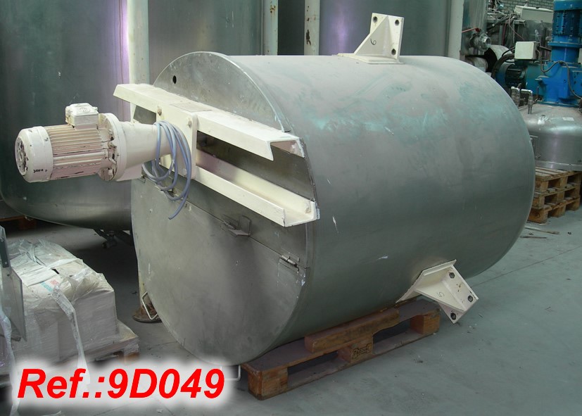 2100 LITRE APPROX. TANK WITH PROPELLER AGITATOR