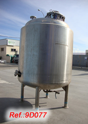 3000L APPROX. STAINLESS STEEL TANK WITH WATER STEAM JACKET, MANHOLE, SEVERAL TOP INLETS, BOTTOM OUTLET AND FEET