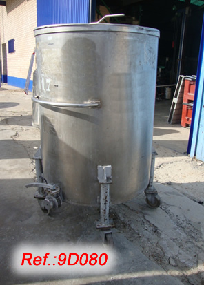 900L APPROX. STAINLESS STEEL TANK WITH BOTTOM OUTLET, LID, FEET AND WHEELS