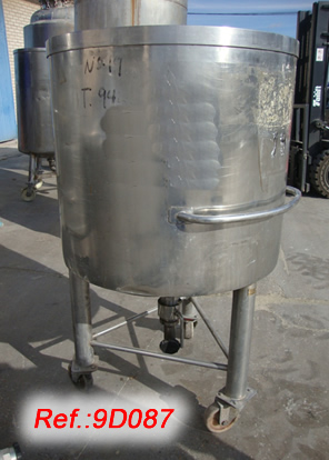 520L APPROX. STAINLESS STEEL TANK WITH BOTTOM OUTLET AND FEET WITH WHEELS