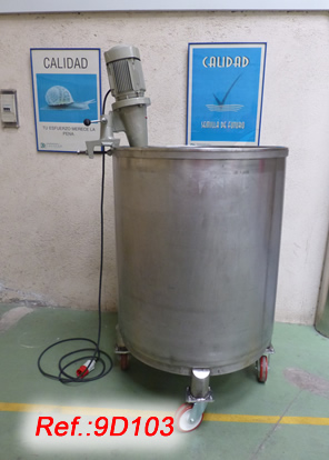 STAINLESS STEEL 645 LITRE APPROX. TANK WITH SIDE CLAMP AGITATOR, LOWER OUTPUT VALVE, SUPPORT LEGS AND WHEELS WITH BRAKES