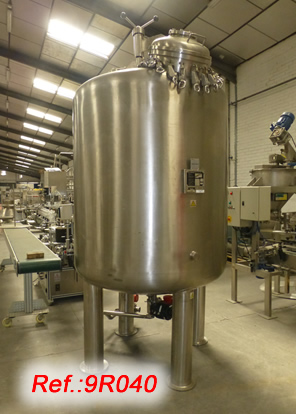 E. BACHILLER B 2.500 LITRE APPROX. STAINLESS STEEL STORAGE REACTOR TANK, PRESSURE CLOSED WITH MANHOLE WITH CLAMPS, SEVERAL TOP INLETS, LOWER BOTTOM OUTLET AND SUPPORT LEGS